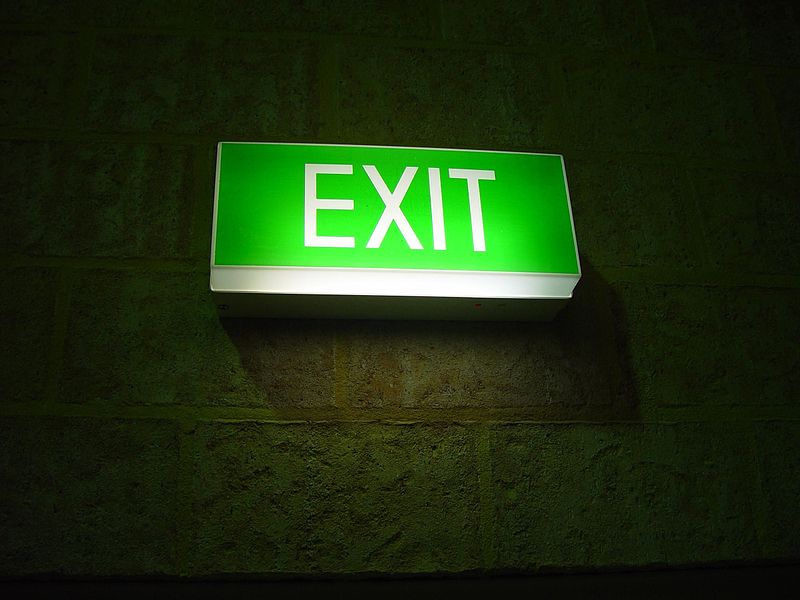 800px-Glowing_exit_sign